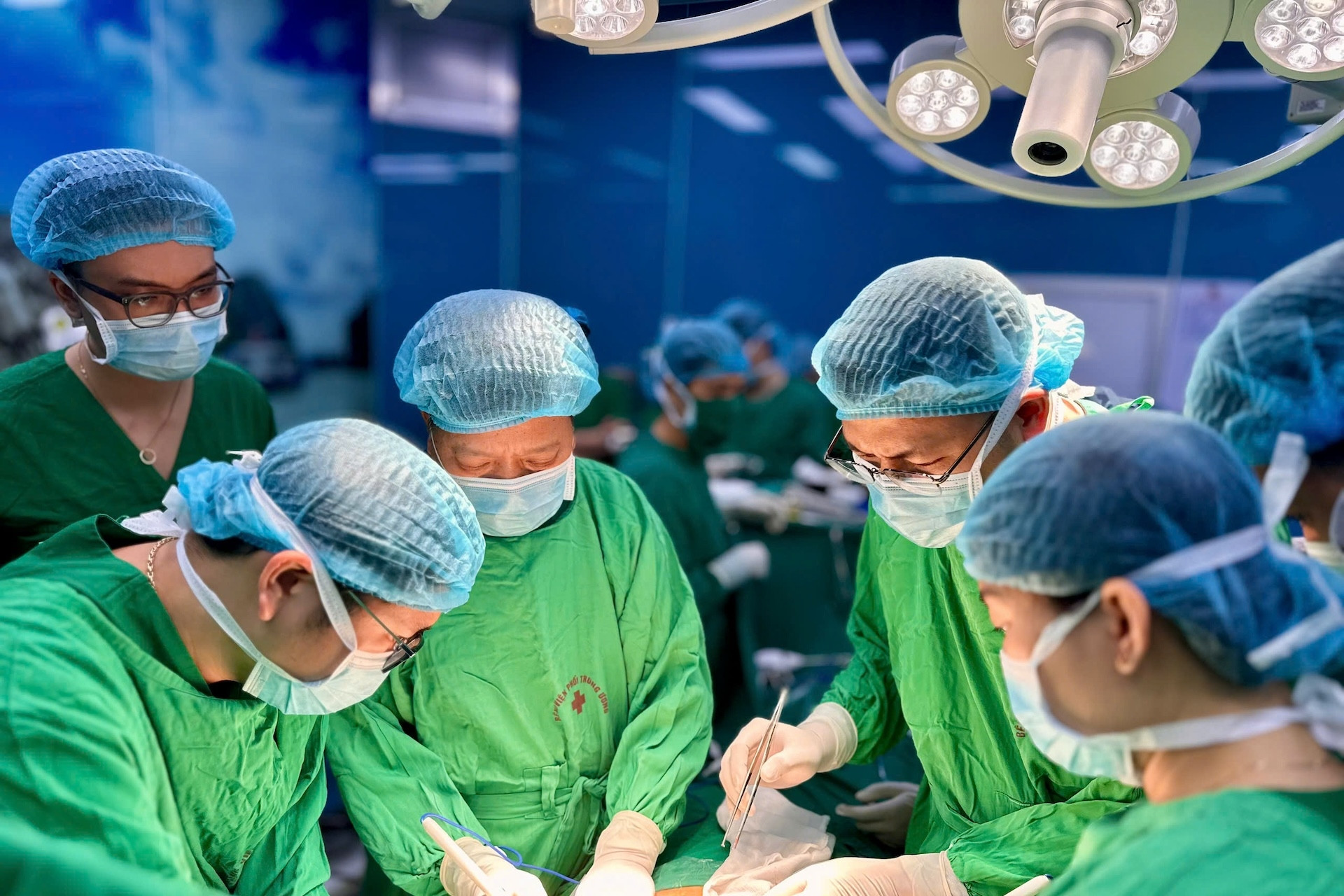 Hồi sinh hơi thở tự nhiên cho hai phụ nữ nhờ ghép phổi từ người chết não