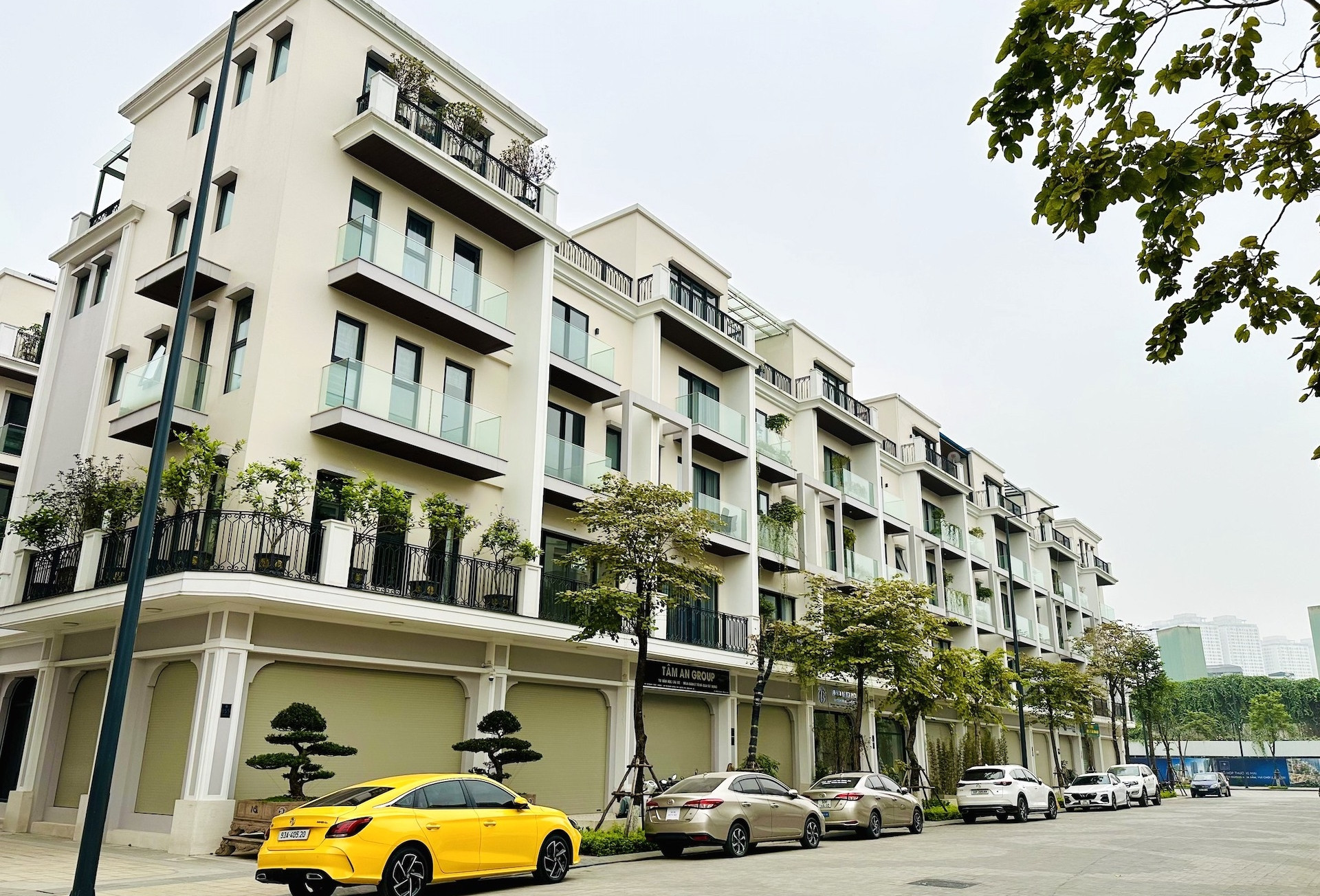Giá nhà thấp tầng Hà Nội giảm nhưng vẫn gần 300 triệu/m2: Nhà giàu 'chùn tay'?