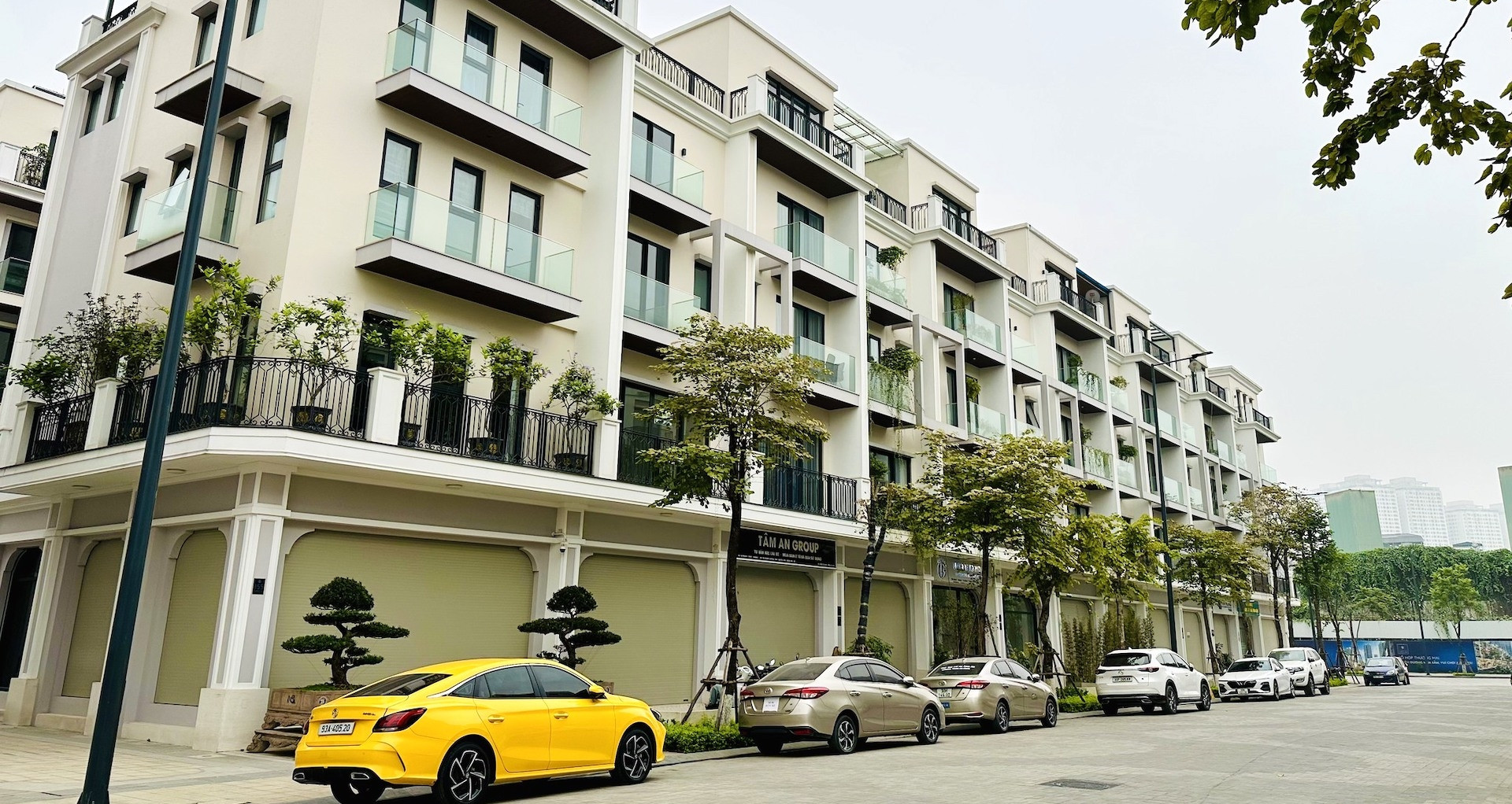 Giá nhà thấp tầng Hà Nội giảm nhưng vẫn gần 300 triệu/m2: Nhà giàu "chùn tay"?