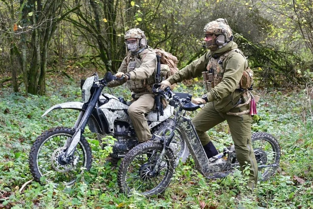 Mô tô điện chiến thuật Etendard Spectre: Đột phá công nghệ mới cho bộ binh