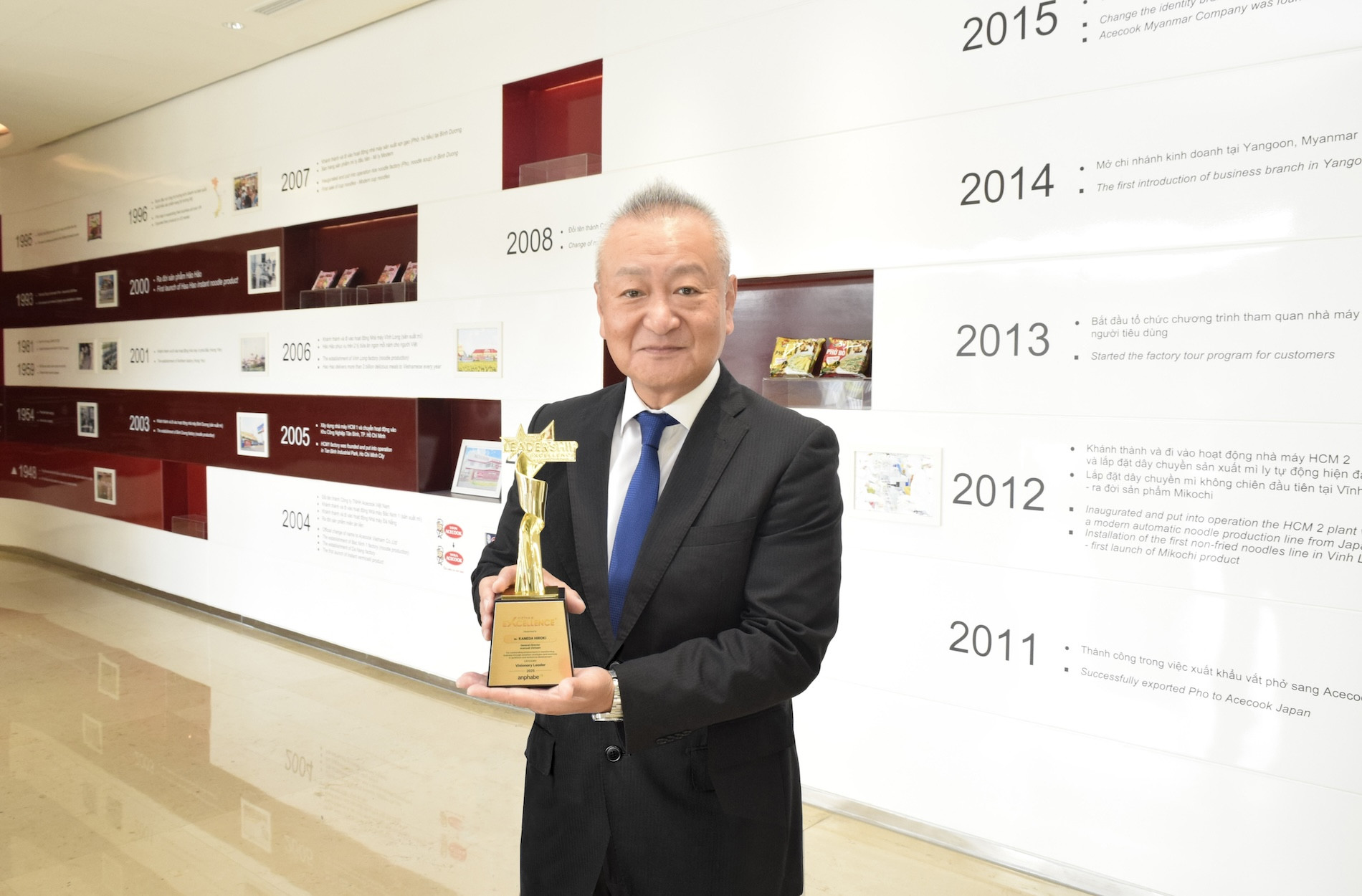 Mr.Kaneda Hiroki_Tổng Giám Đốc Công ty Acecook Việt Nam nhận Giải thưởng....jpg
