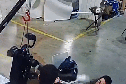 Robot hình người gặp lỗi phần mềm, lao vào tấn công kỹ sư vận hành