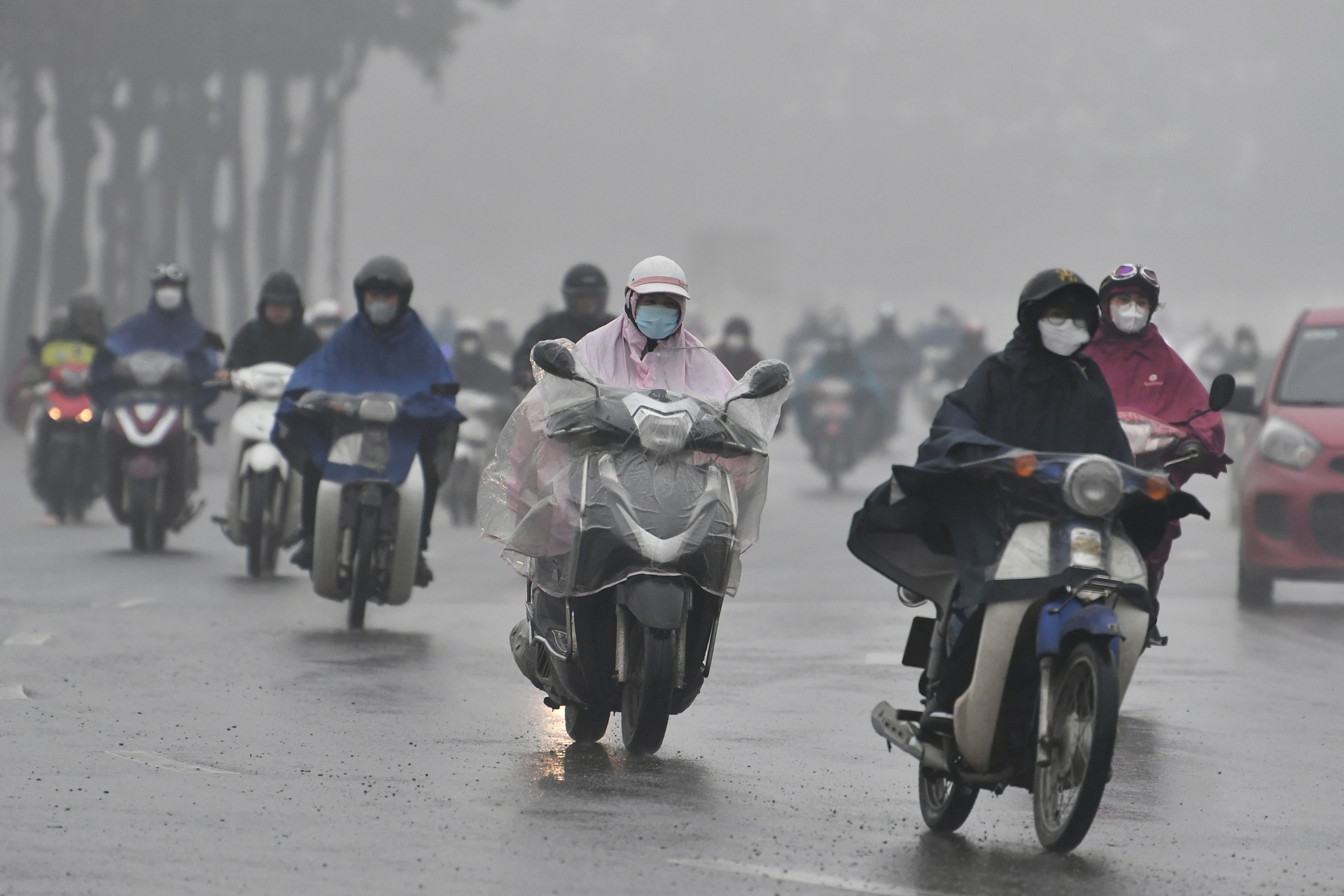 Thời tiết Hà Nội 3 ngày tới: Nắng nóng chói chang rồi đón không khí lạnh