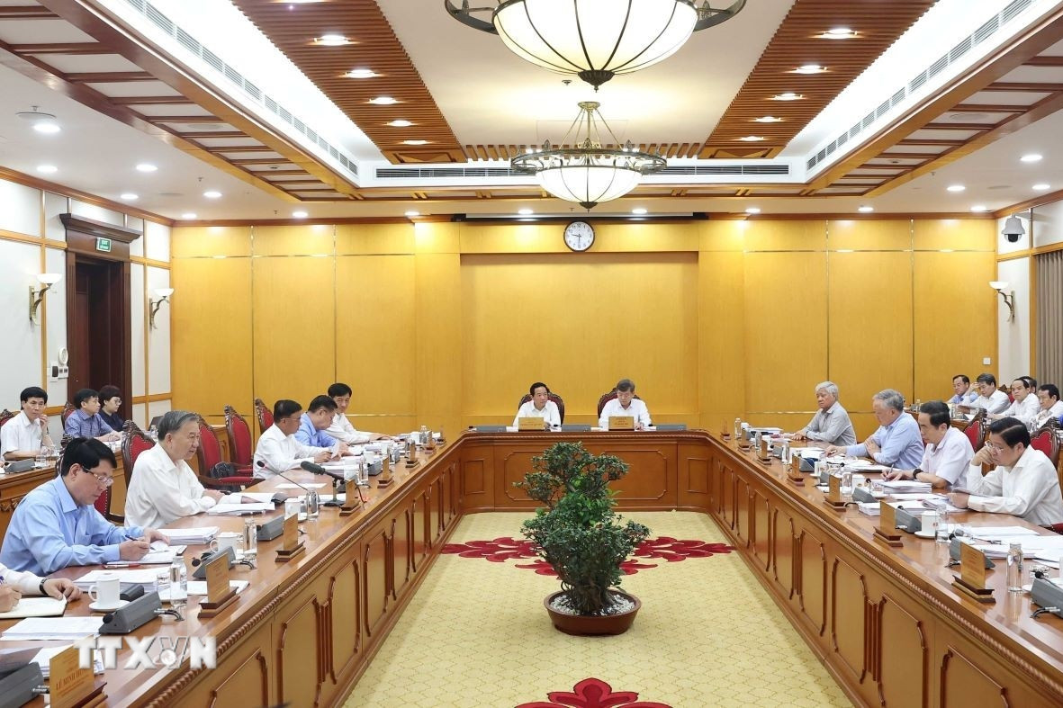 Thông báo chủ trương về dự kiến nhân sự chủ chốt các địa phương sau sáp nhập
