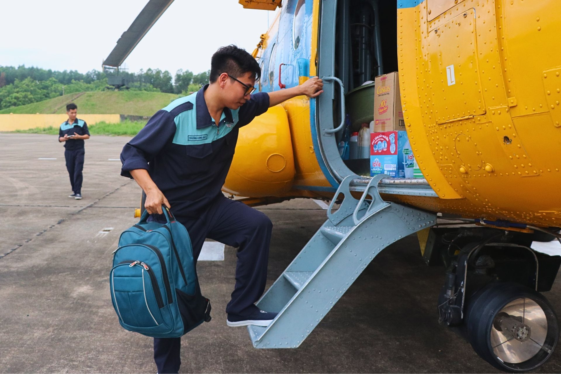 Tiễn các phi đoàn 'hổ mang chúa', trực thăng từ sân bay Biên Hòa trở về đơn vị