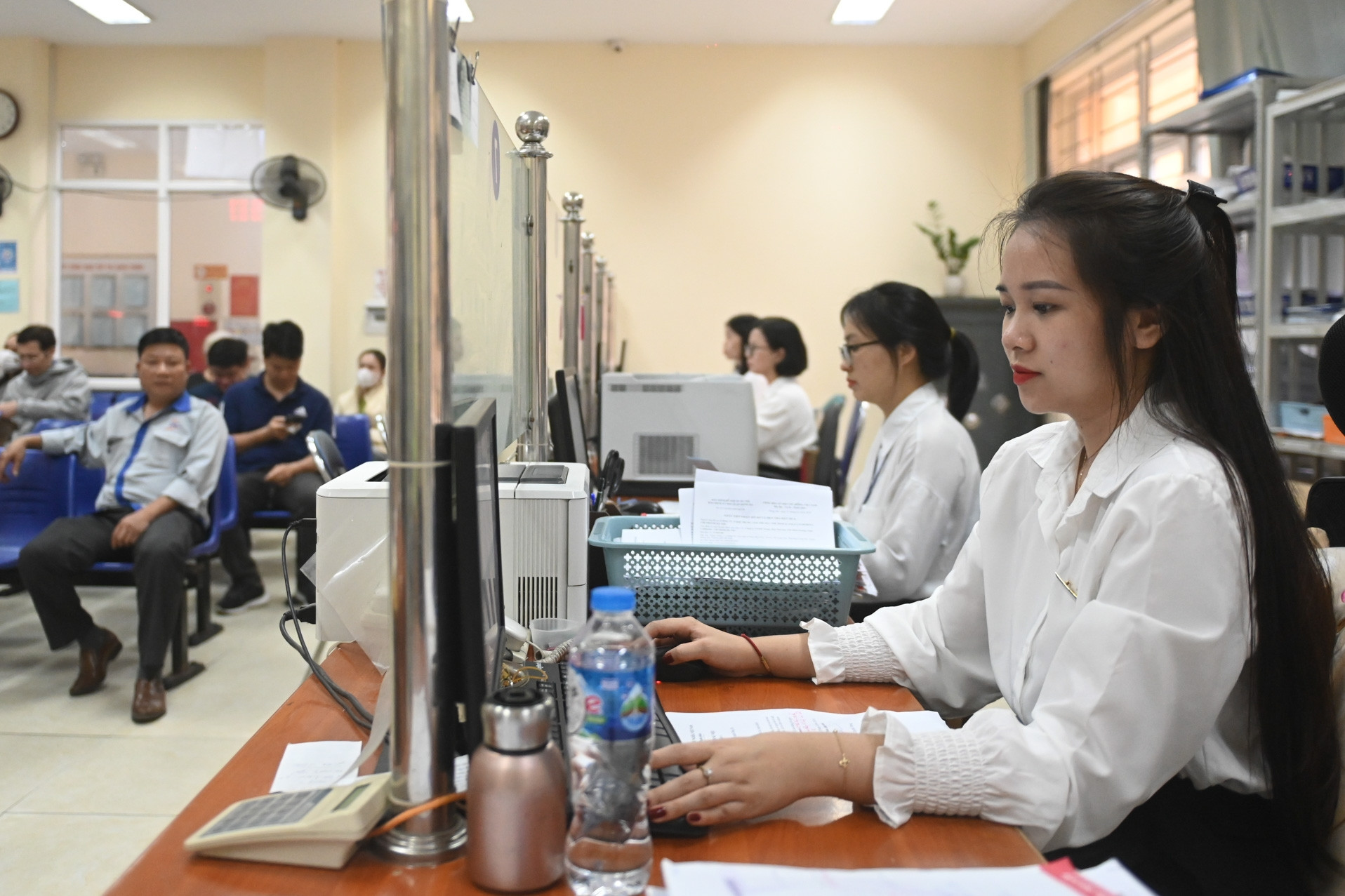 Trúng tuyển công chức sẽ được xếp lương ứng với vị trí việc làm, không phải tập sự