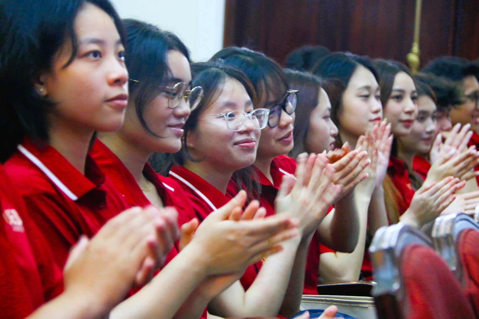 tỷ phú và sinh viên 2.JPG