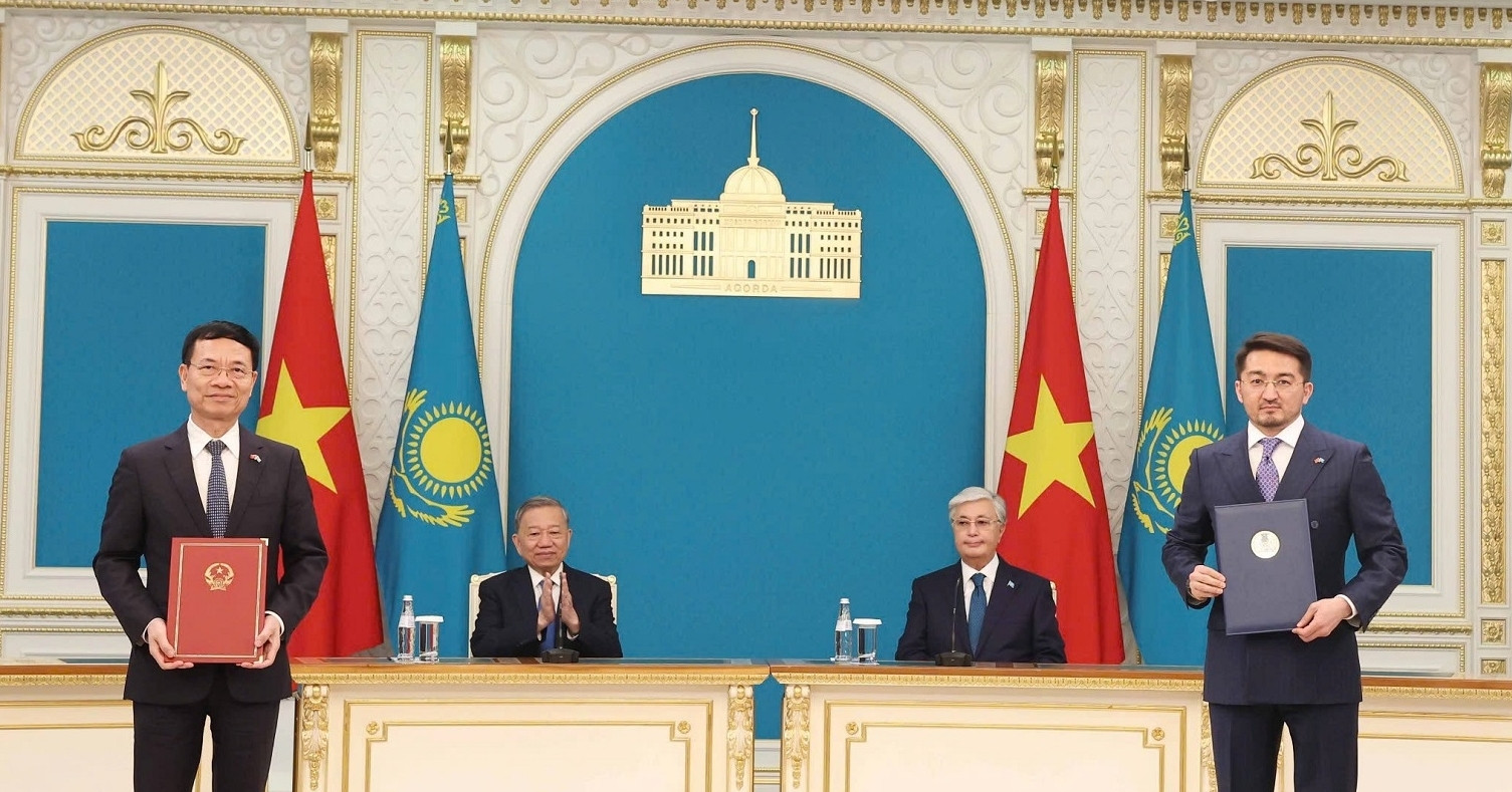 Việt Nam ký thỏa thuận hợp tác khoa học công nghệ với Kazakhstan