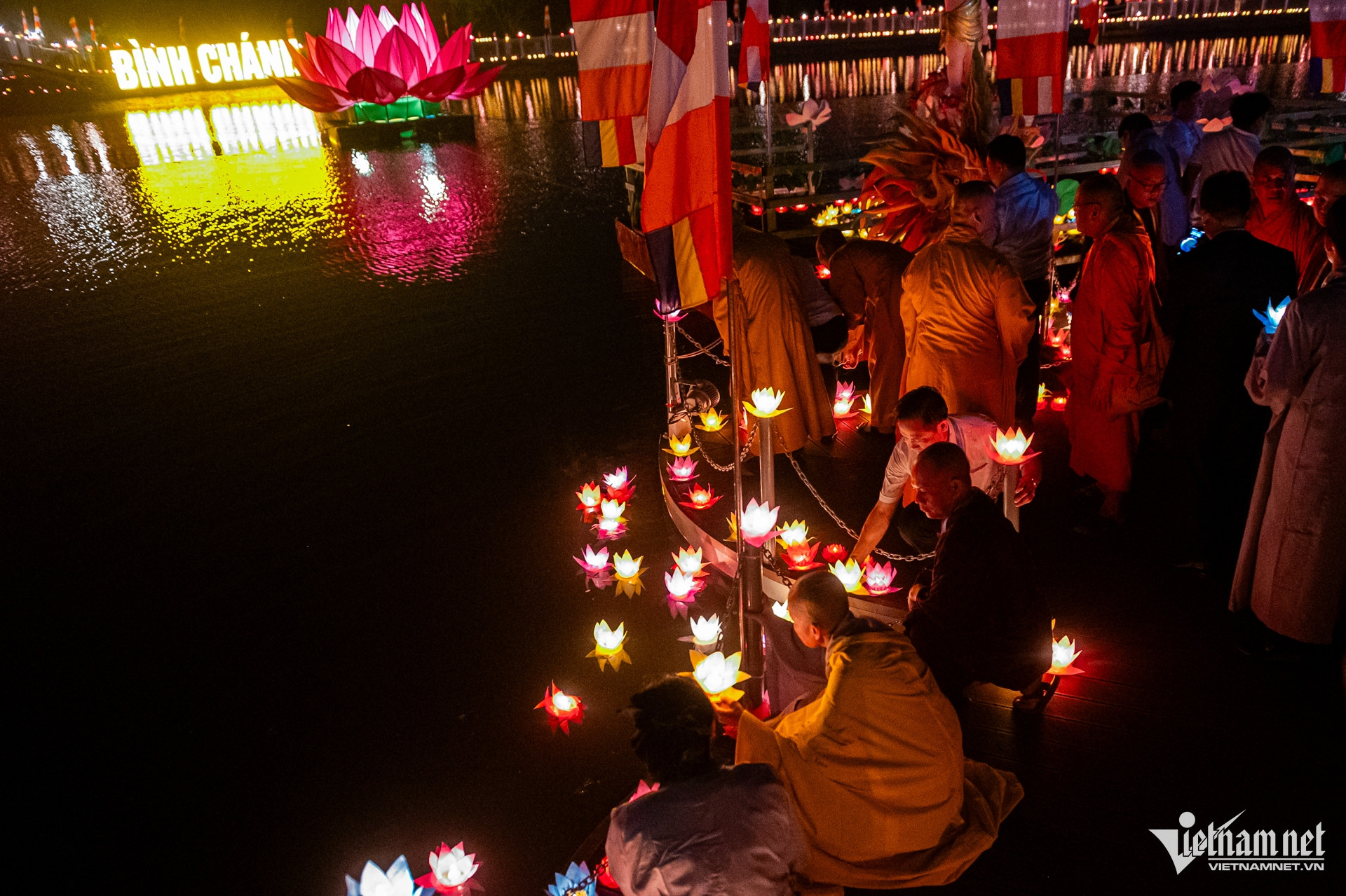 W-Vesak 2925 nguyễn huế 30.jpg