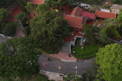 'Báu vật' hơn 2.100 tuổi ngự trước cửa ngôi đền Thiên Cổ