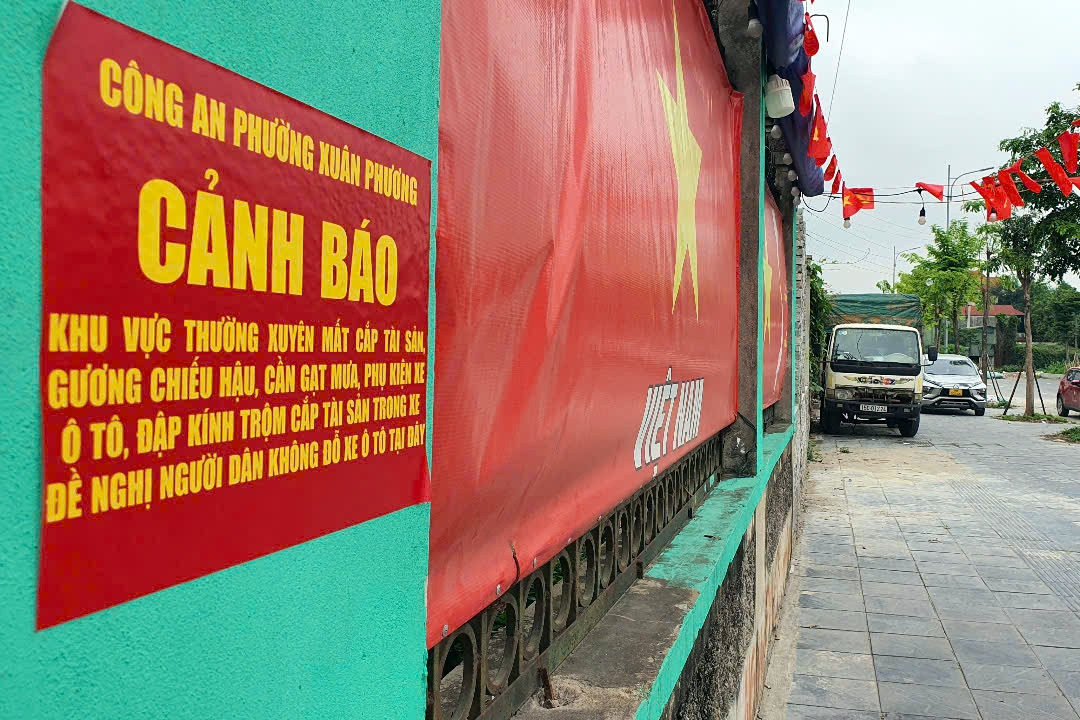 Khu chợ xây mới xong bỏ hoang ở Hà Nội trở thành nơi trú chân của 'đạo chích'