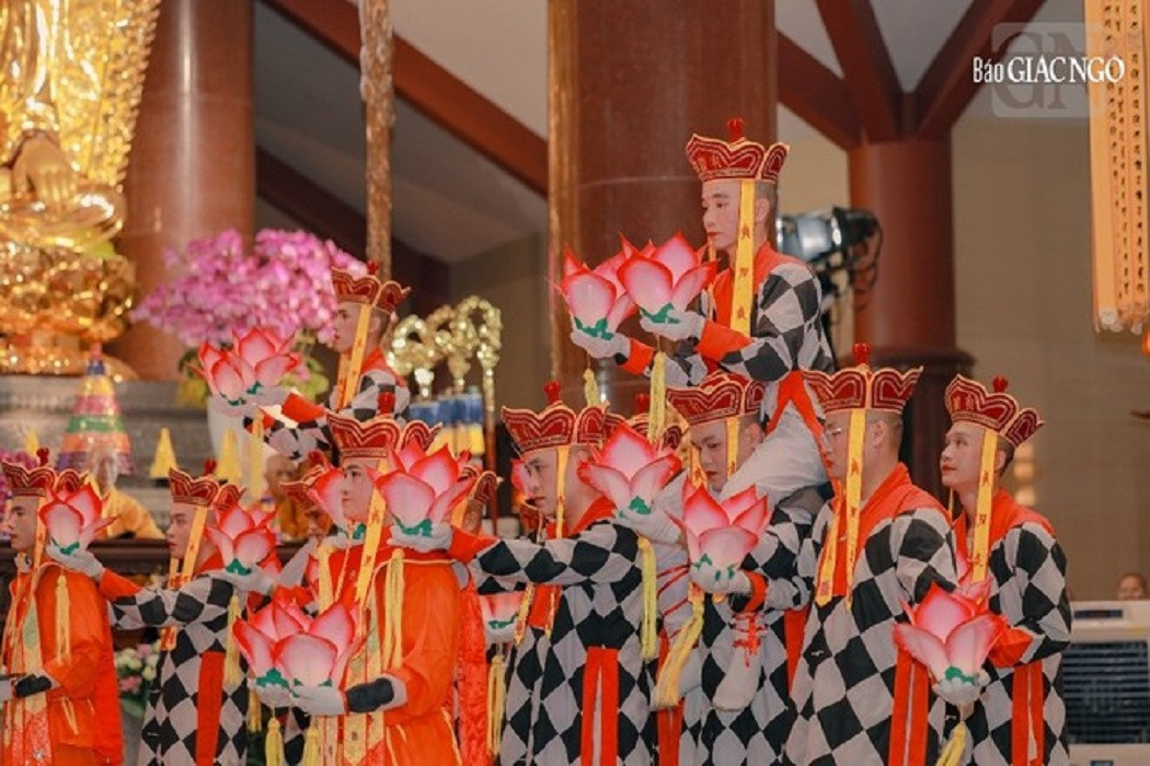 Luc cung hoa dang.jpg