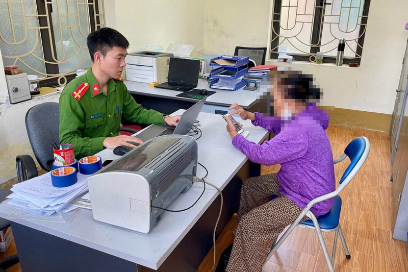 Nghe đọc lệnh khởi tố qua mạng, cụ bà 77 tuổi suýt mất gần 200 triệu đồng