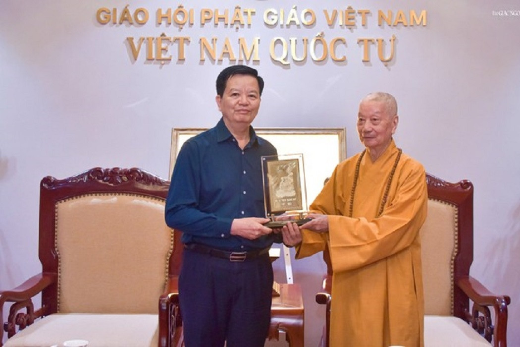 Phó Thủ tướng thăm Đức Pháp chủ, chiêm bái xá lợi Bồ tát Thích Quảng Đức