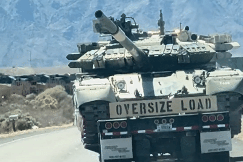 Video xe tăng T-84 của Ukraine xuất hiện trên đường phố Mỹ