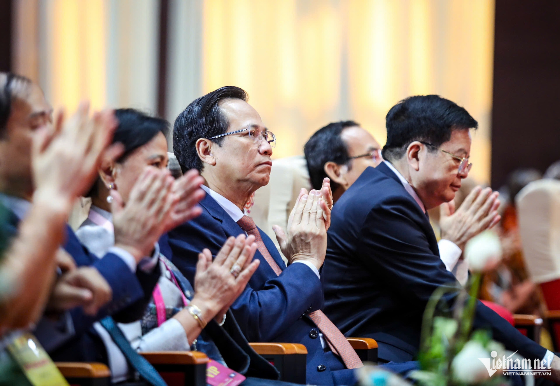 W-dao ngoc dung .jpg