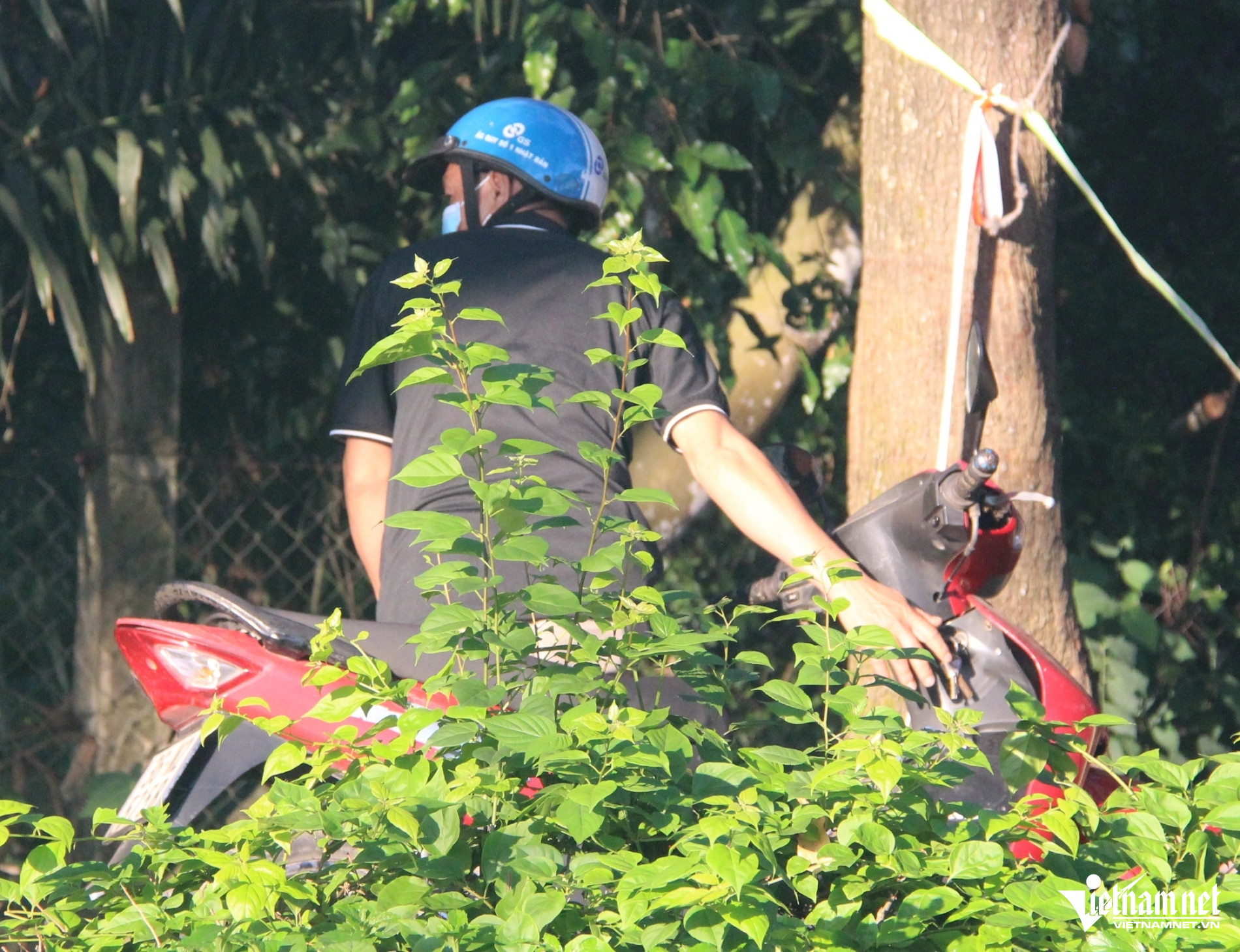 W-xe ôm xem xá lợi phật 1.JPG.jpg