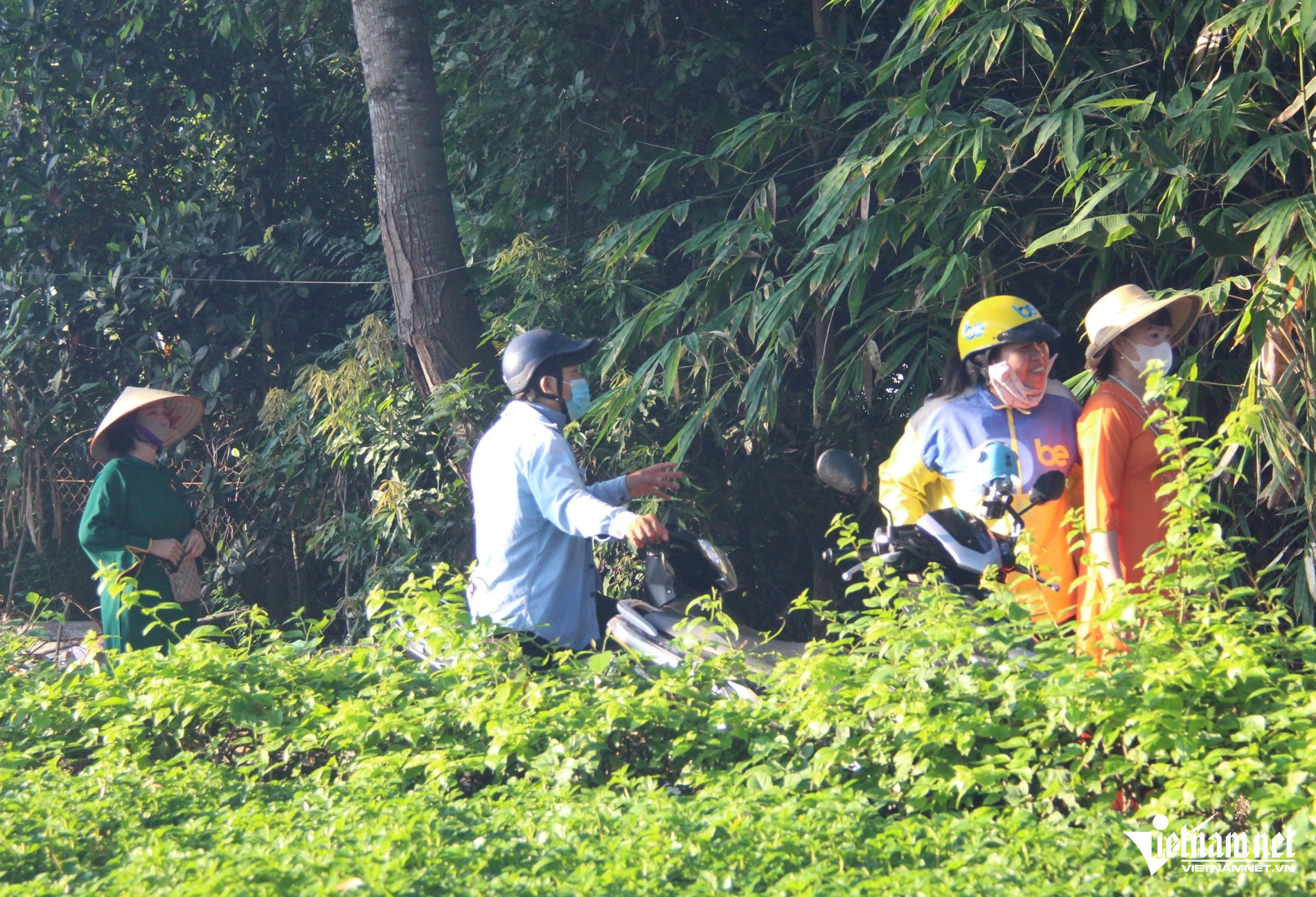 W-xe ôm xem xá lợi phật 3.JPG.jpg