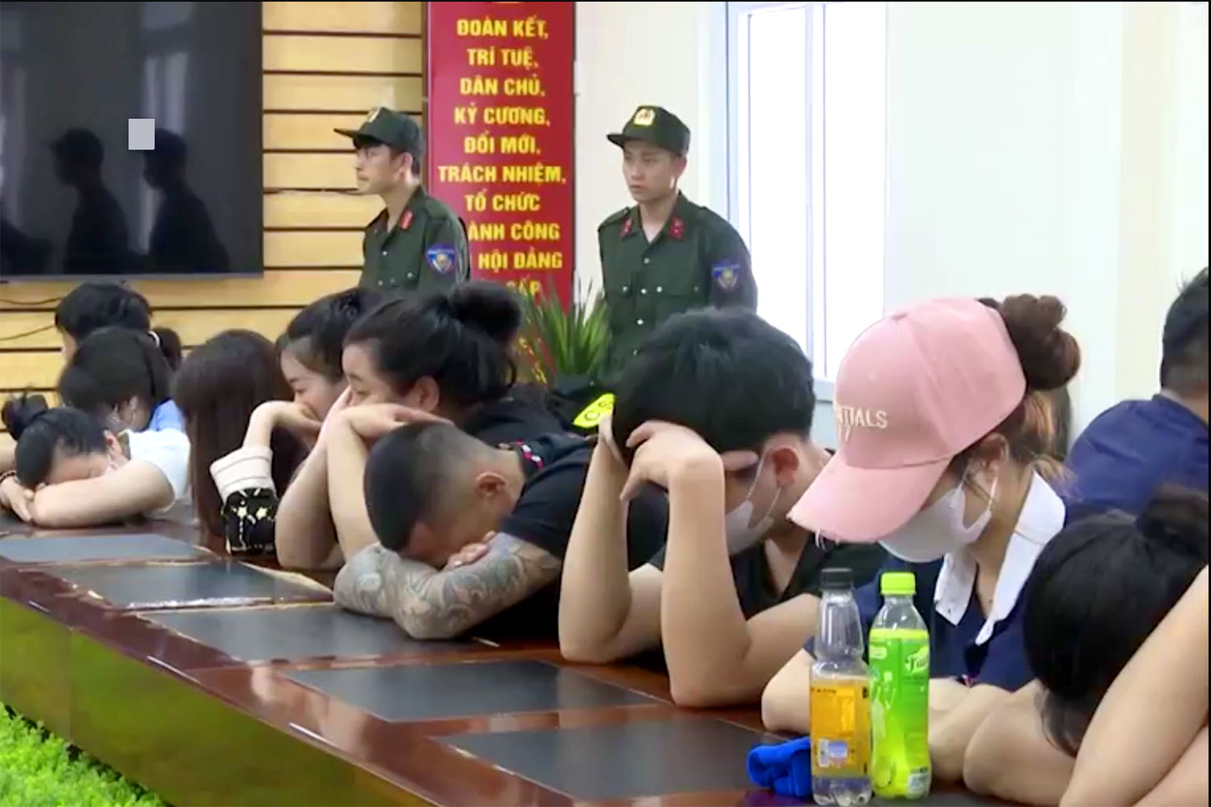 Bản tin trưa 9/5: Lời khai kẻ cầm đầu nhóm 'cắt đá tìm ngọc', giao dịch trăm tỷ