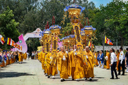 Ánh sáng Vesak và tầm nhìn Việt Nam