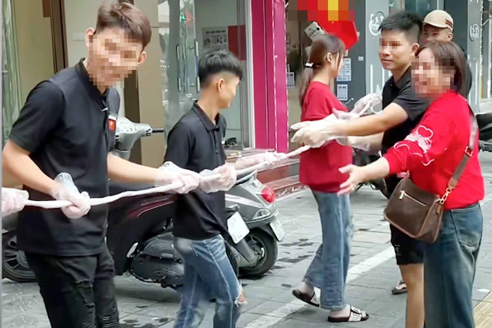 Bộ lòng xe điếu dài 40m: Quảng cáo sai sự thật không phải trò đùa