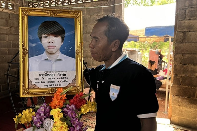 Bố mong ngóng con trai trở về làm đám cưới, nào ngờ nhận tin đau lòng