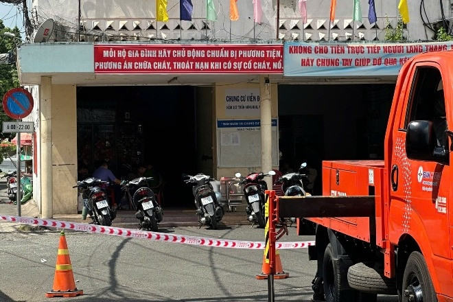 Cháy căn hộ chung cư Viễn Đông ở TPHCM, 5 người mắc kẹt