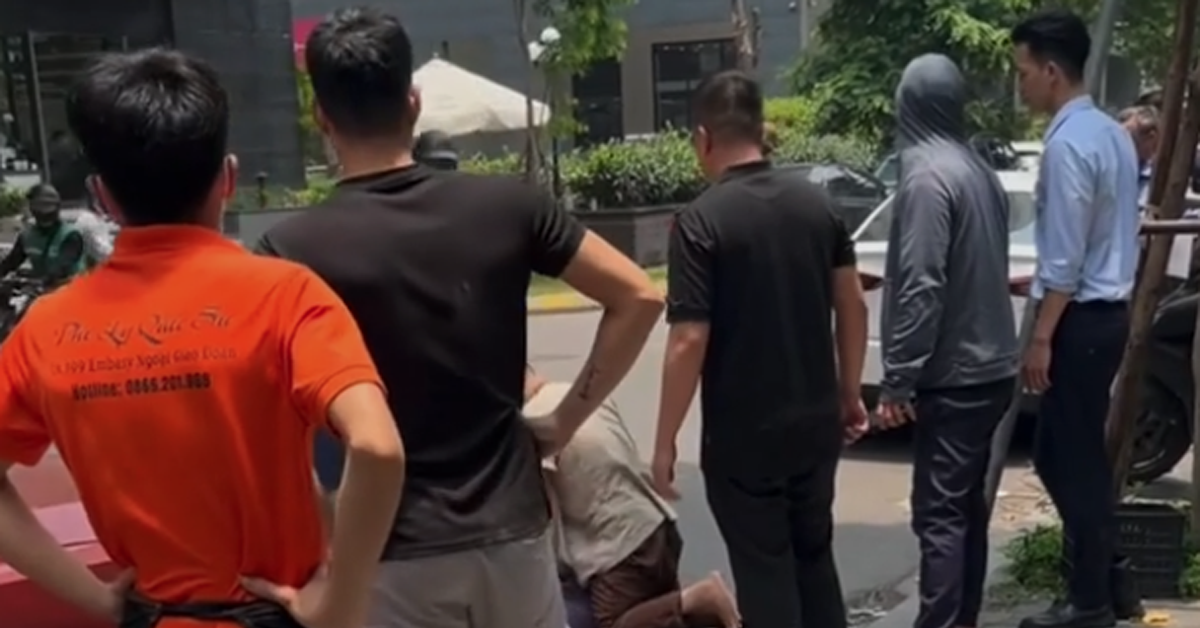 Clip người đàn ông ở Hà Nội cầm điếu cày đuổi theo kẻ trộm xe SH