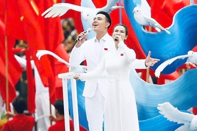 'Viết tiếp câu chuyện hòa bình': Đông Hùng bị chê lép vế so với Võ Hạ Trâm
