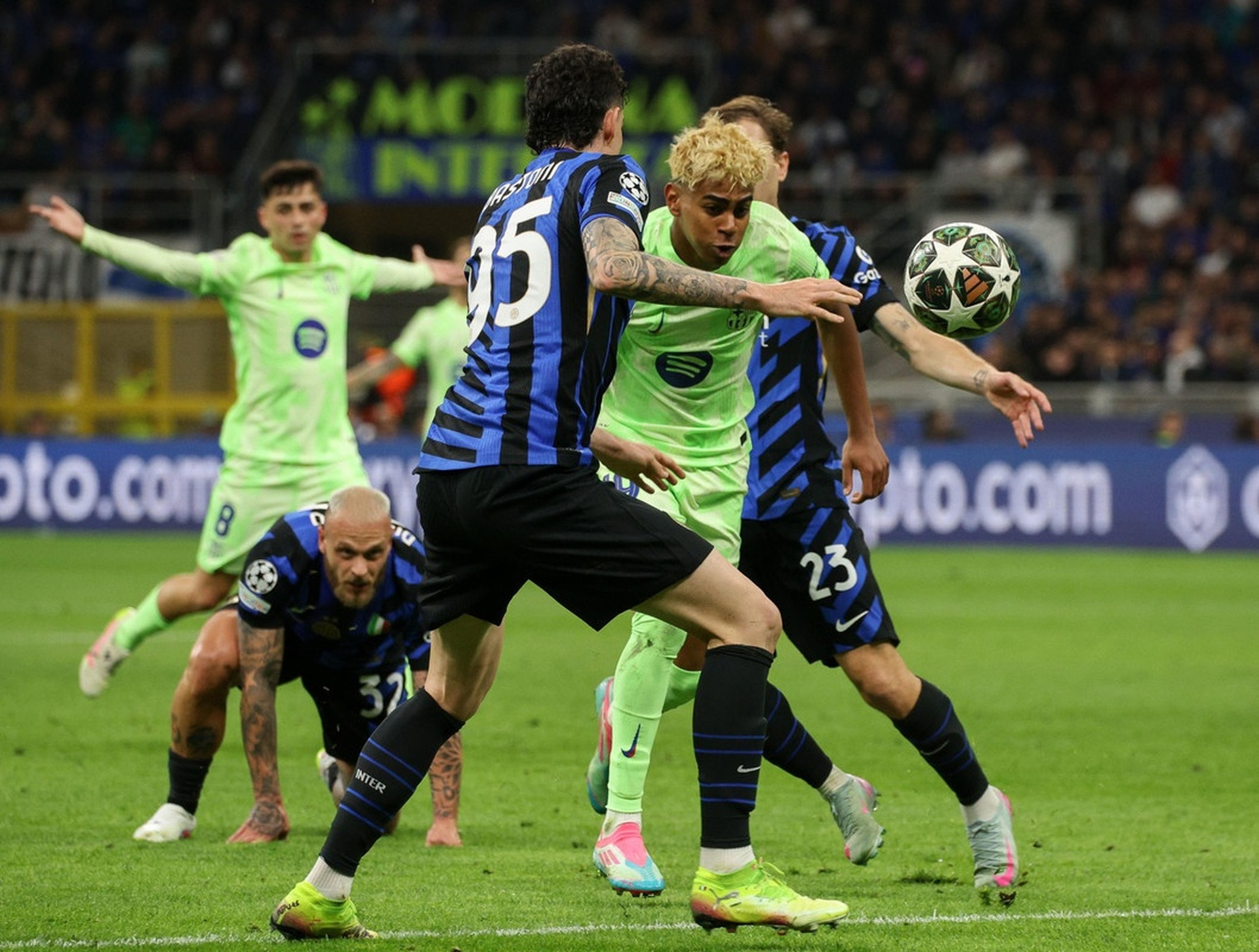 EFE. Lamine Yamal Inter Barca.jpg