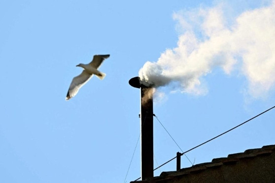 Khói trắng xuất hiện, Mật nghị Hồng y chính thức bầu được tân Giáo hoàng