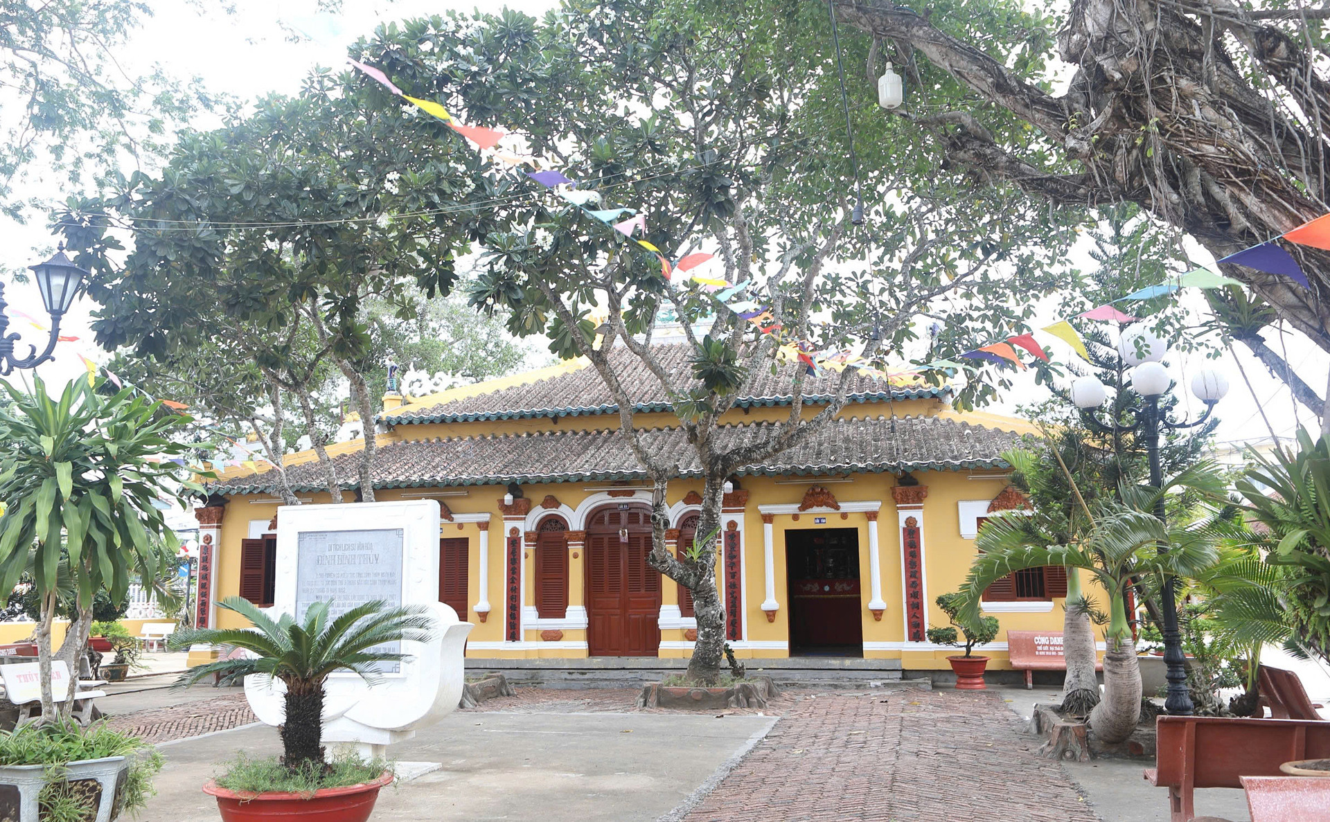 kien truc dinh Binh Thuy 001.jpg