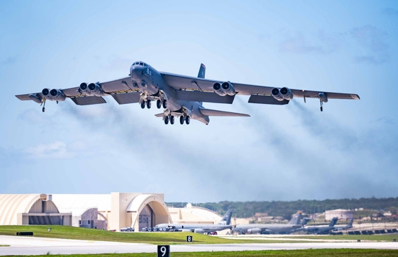 Mỹ điều oanh tạc cơ B-52 tới căn cứ quân sự gần Iran