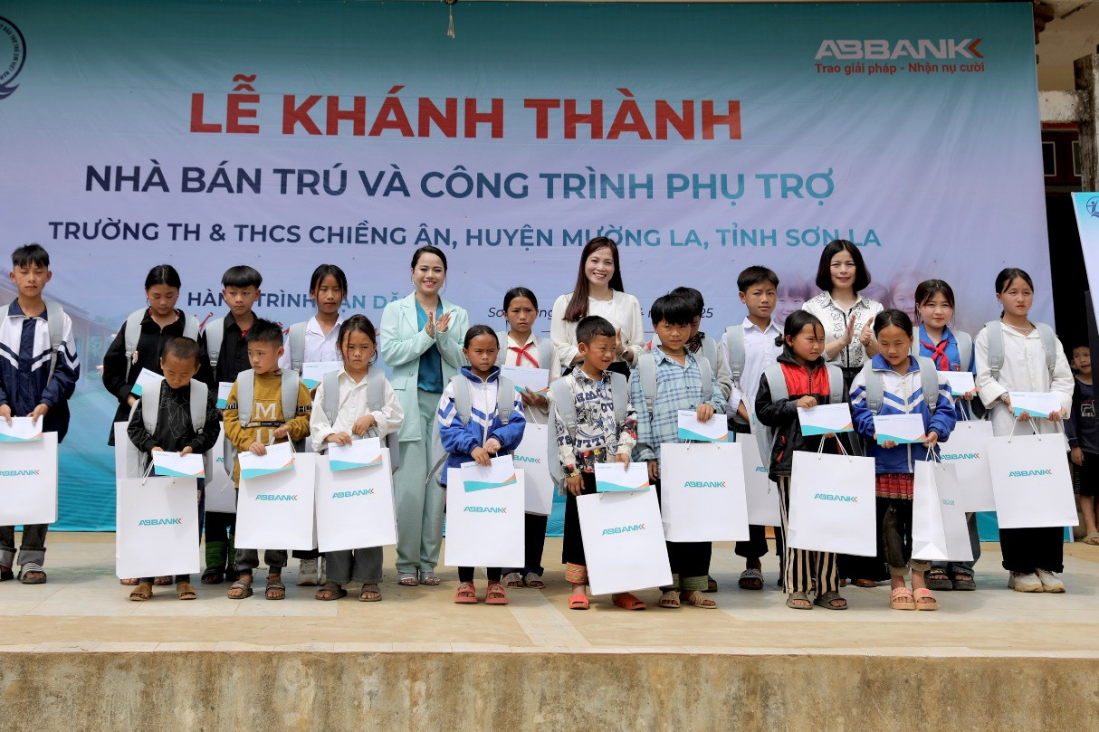 ngan hang ABBANK4.jpg