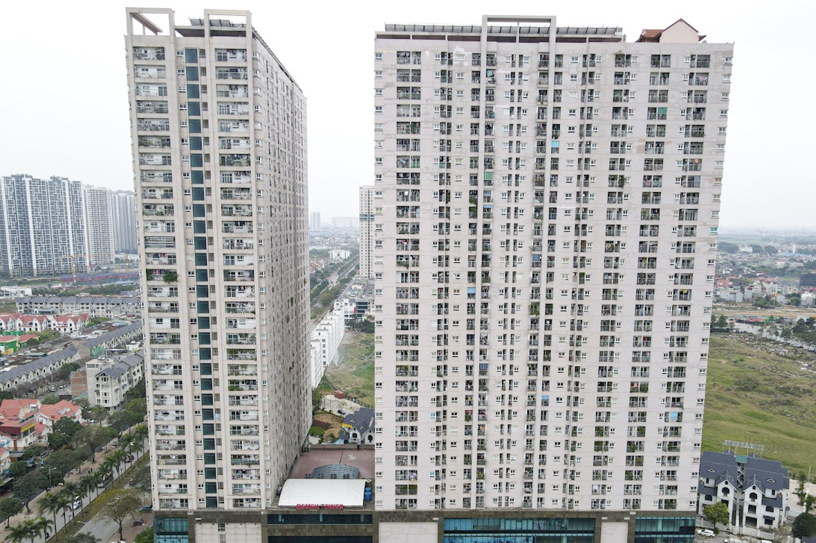 Nguyên nhân bất ngờ vụ cục tiền rơi từ tầng cao chung cư Hà Nội