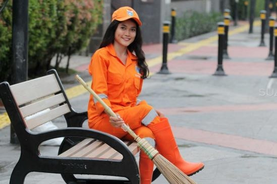 Nhiều cử nhân đại học cạnh tranh suất xin làm công nhân vệ sinh