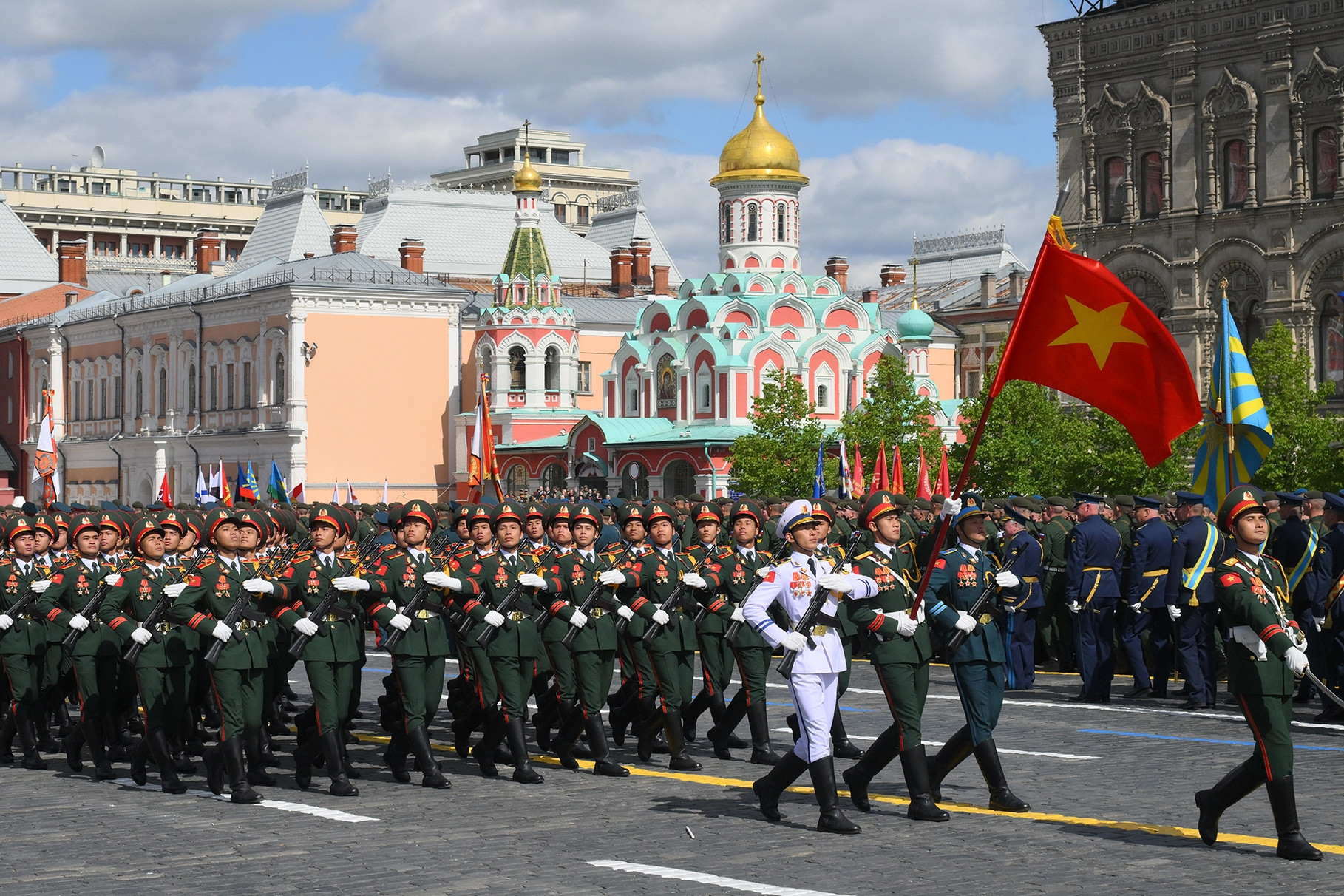 Quân đội Việt Nam hùng dũng duyệt binh cùng các nước tại Quảng trường Đỏ