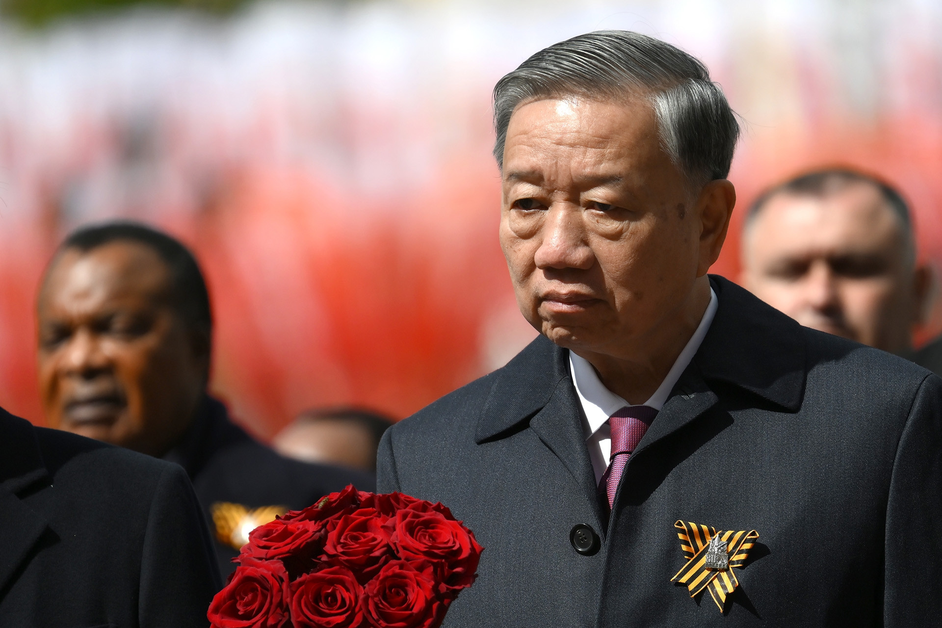 Tổng Bí thư cùng lãnh đạo các nước tưởng niệm liệt sĩ vô danh ở Quảng trường Đỏ