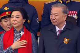 Tổng Bí thư Tô Lâm và Phu nhân dự lễ duyệt binh tại Quảng trường Đỏ