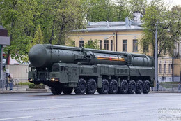 Uy lực của tên lửa đạn đạo liên lục địa Nga RS-24 Yars vừa tham gia duyệt binh