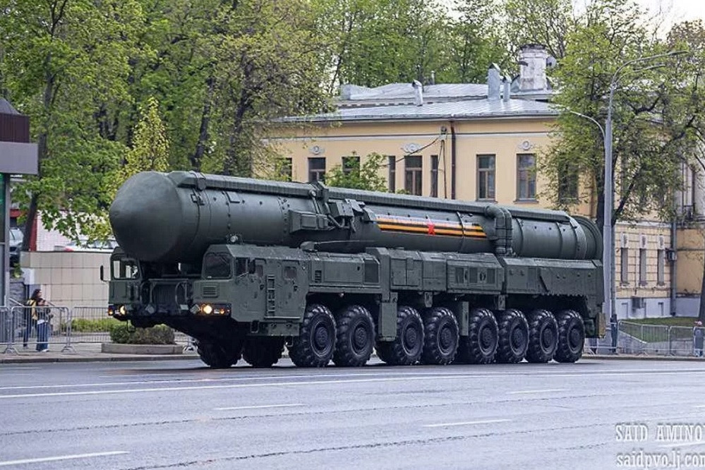 Uy lực của tên lửa đạn đạo liên lục địa Nga RS-24 Yars vừa tham gia duyệt binh