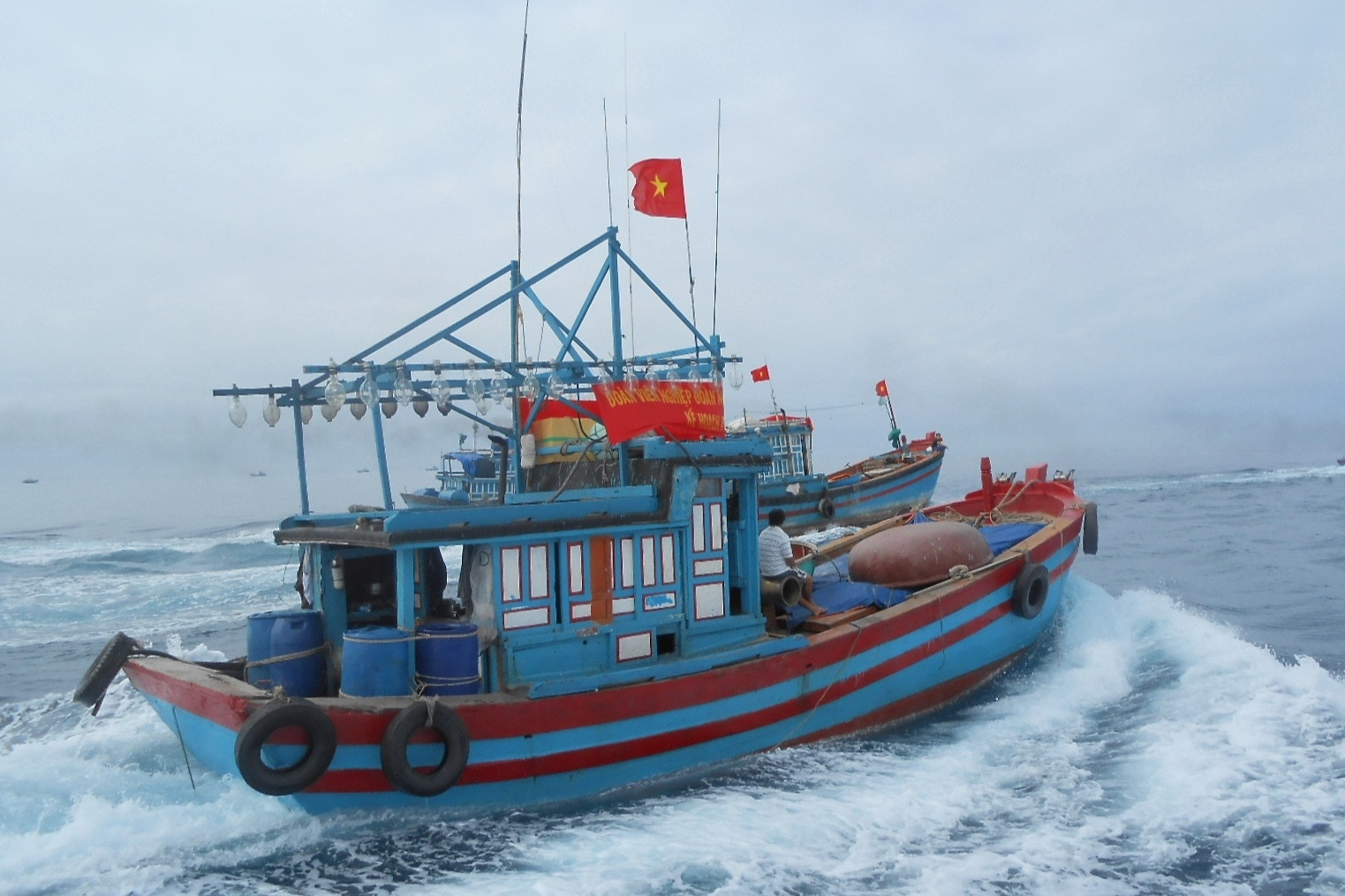 Việt Nam bác bỏ lệnh cấm đánh bắt cá đơn phương của Trung Quốc trên Biển Đông