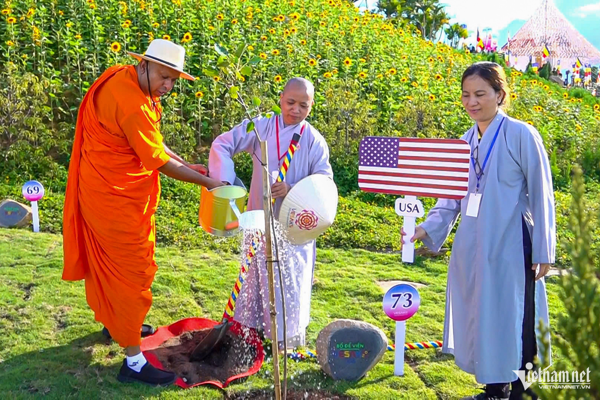 W-Vesak nguyễn huế 19.jpg