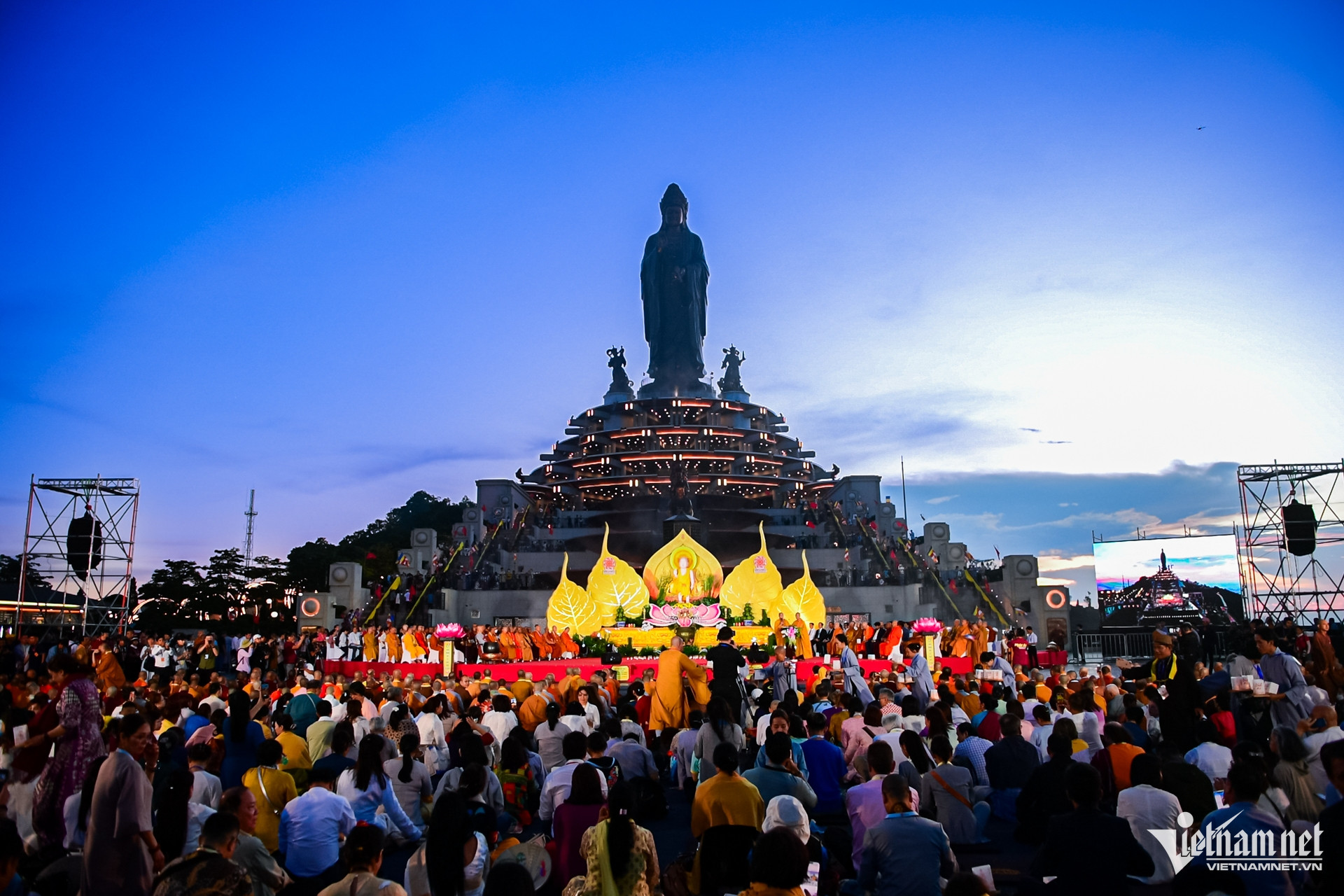 W-Vesak nguyễn huế 2.jpg