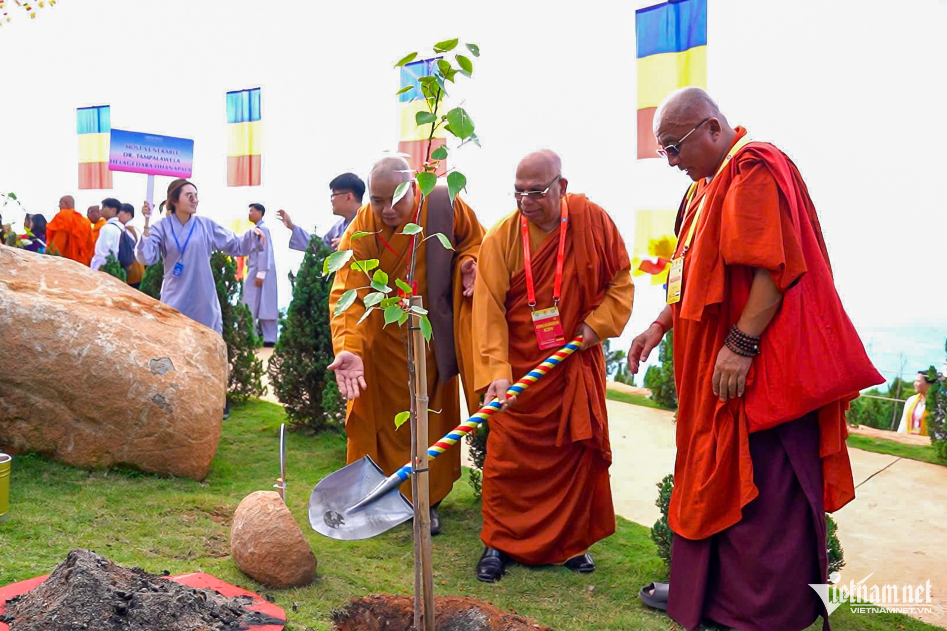 W-Vesak nguyễn huế 24.jpg