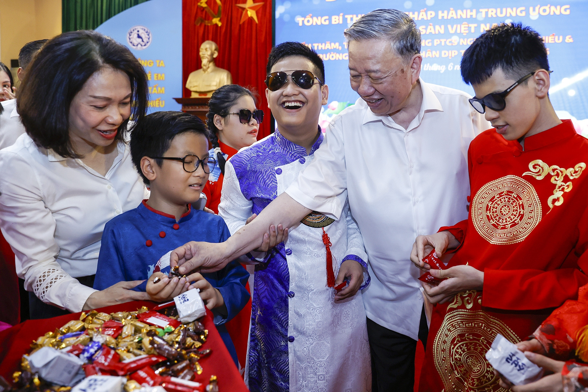 Món quà ý nghĩa Tổng Bí thư Tô Lâm tặng trẻ em khuyết tật ngày 1/6