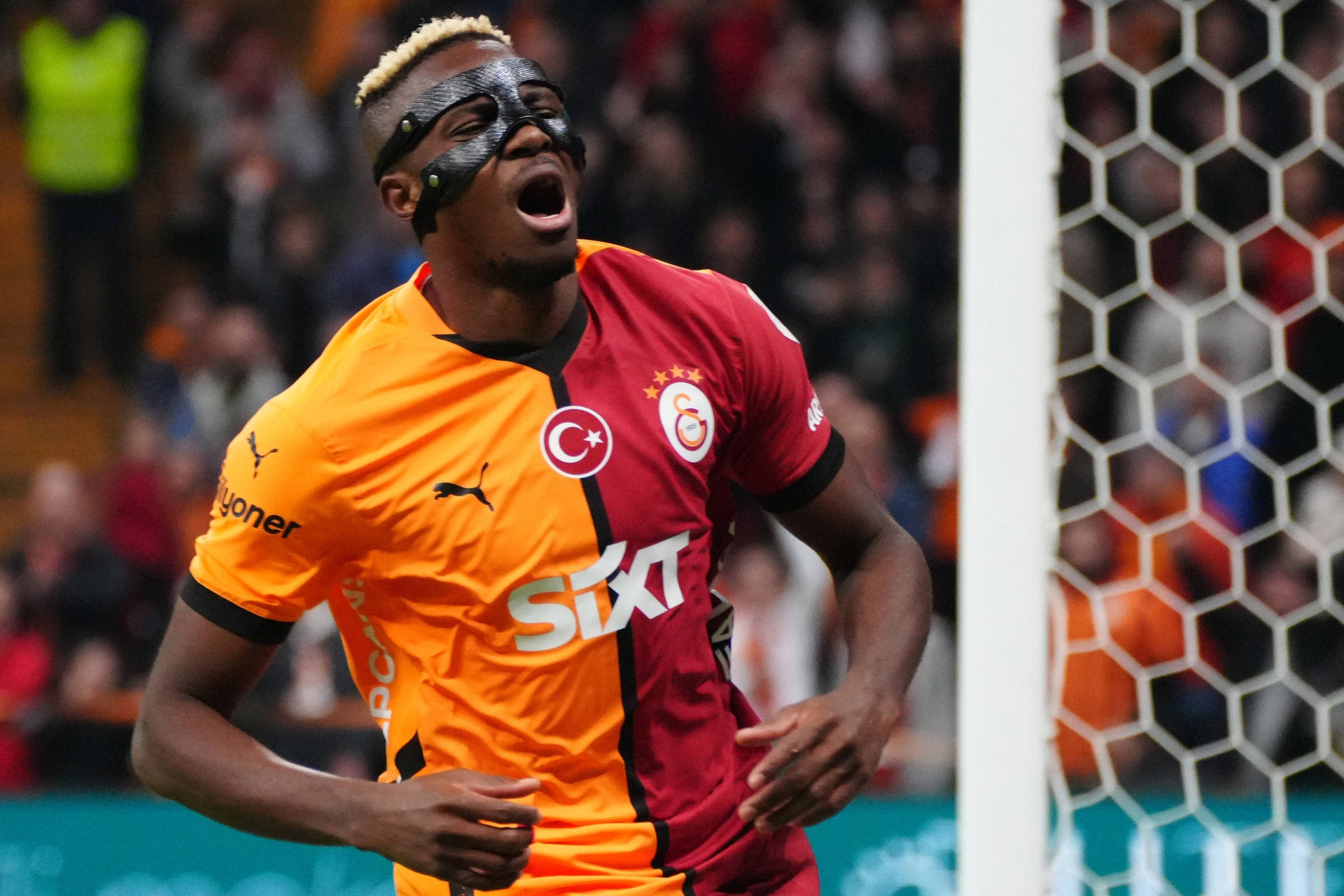 Tin tức về chuyển nhượng 1/6: MU họp ký Osimhen, Ten Hag cứu Garnacho