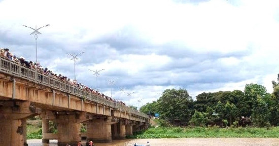 Bản tin cuối ngày 1/6:Nam sinh nhảy sông rồi bơi vào bờ,hàng chục người tìm kiếm