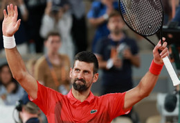 Djokovic 'tốc hành' vào vòng 4 Roland Garros 2025
