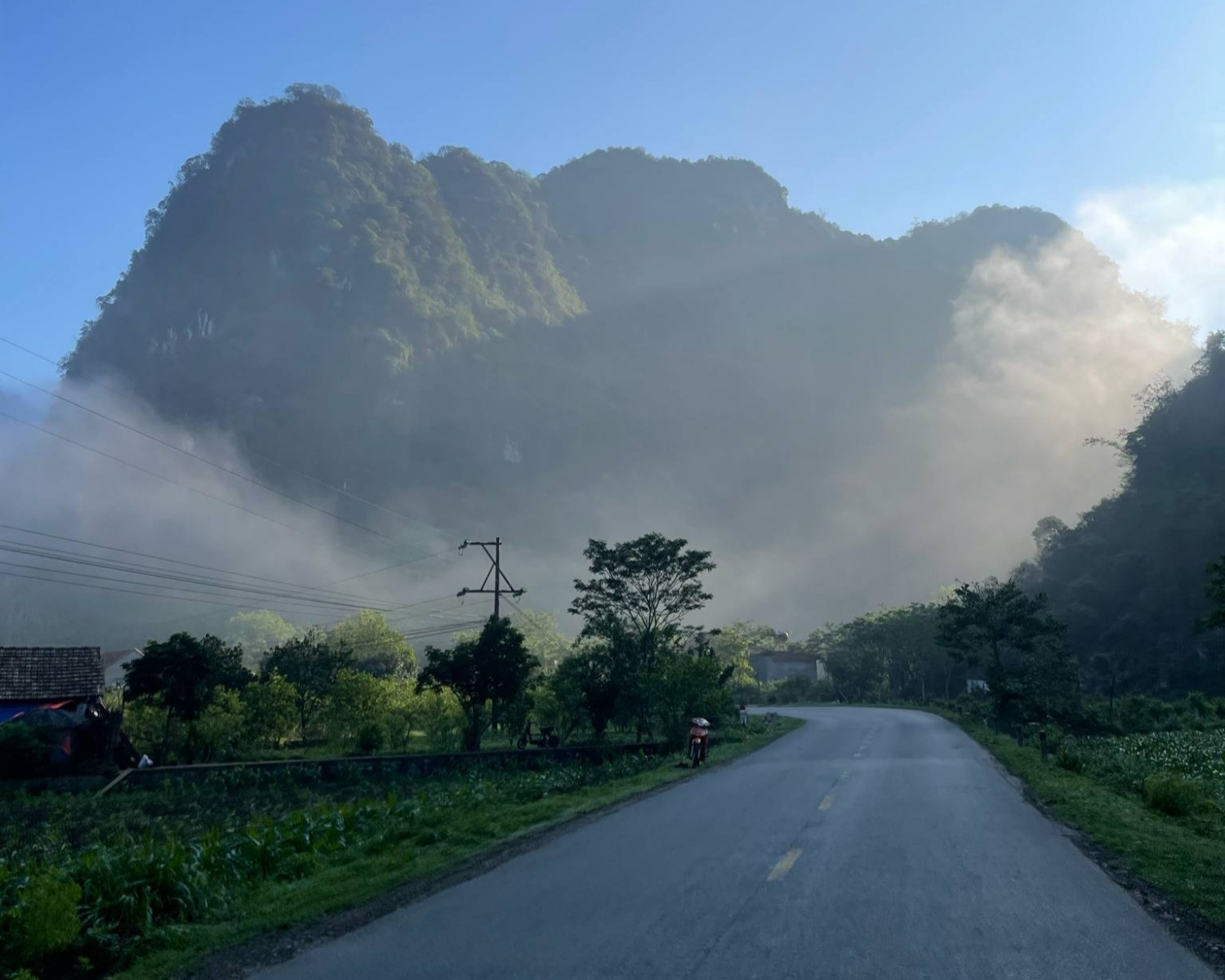 gia dinh Thai Nguyen phuot xe may den Quang Ninh 03.jpg